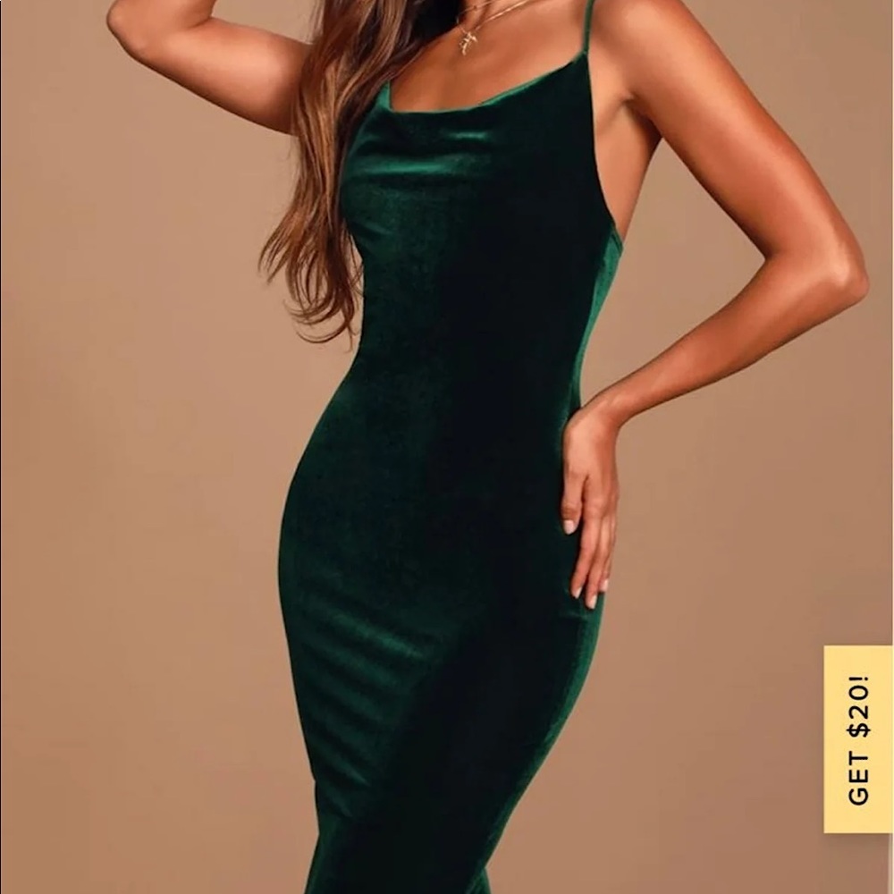 This dress is brand new never worn in a size Small it’s green velvet.